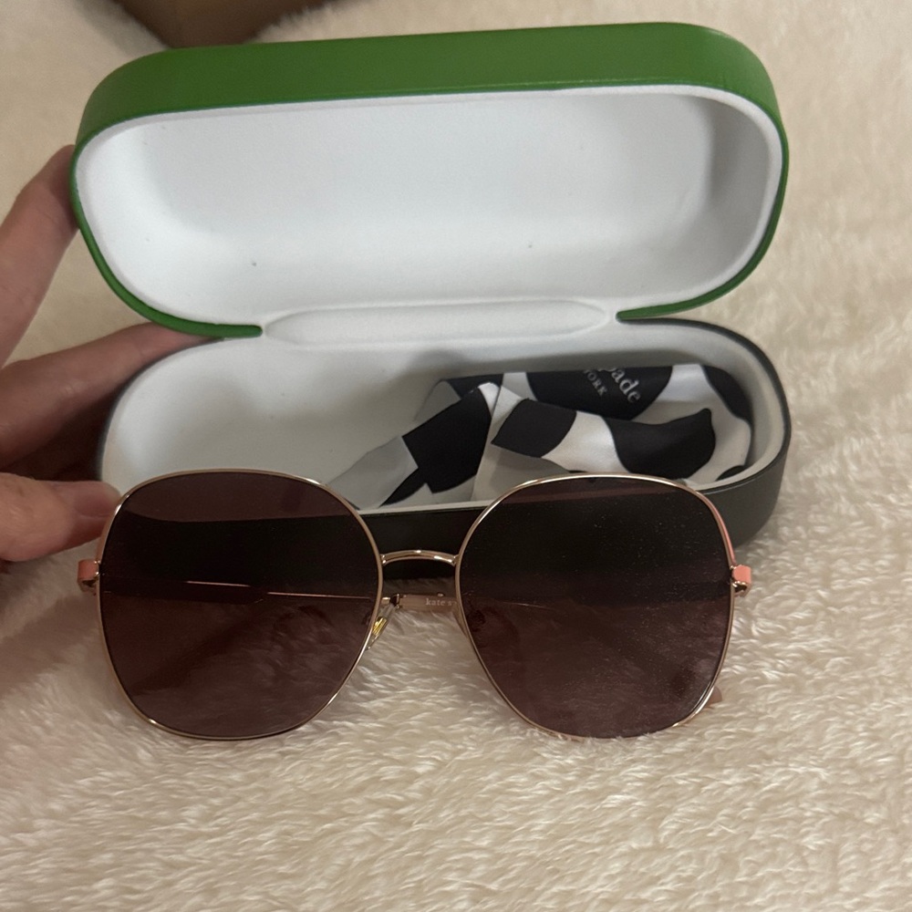 Brand new Kate spade sunglasses. Adorable. Light pink and gold.